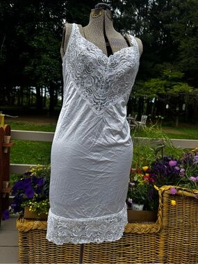 Vintage vanity fair lace slip white
